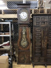 Підлоговий старовинний годинник