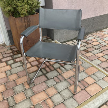 Консольний сірий стілець