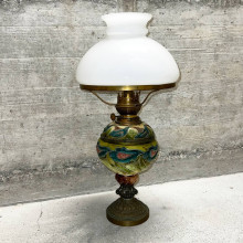 Старинная керосиновая масляная лампа