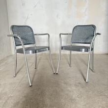 Алюминиевый стул  Vico Magistretti от De Padova с подлокотником