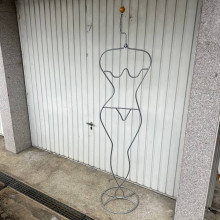 Дизайнерская вешалка