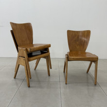 Деревянный стул в скандинавском стиле