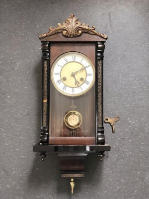 Старовинний годинник з маятником