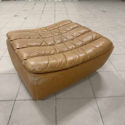 Кожаный пуф Mid Century