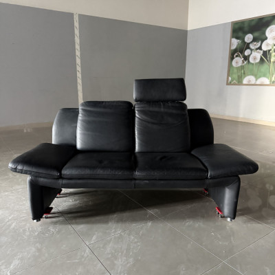 Кожаный диван