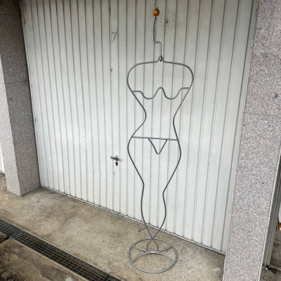 Дизайнерская вешалка