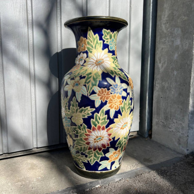 Керамічна ваза в стилі шинуазрі